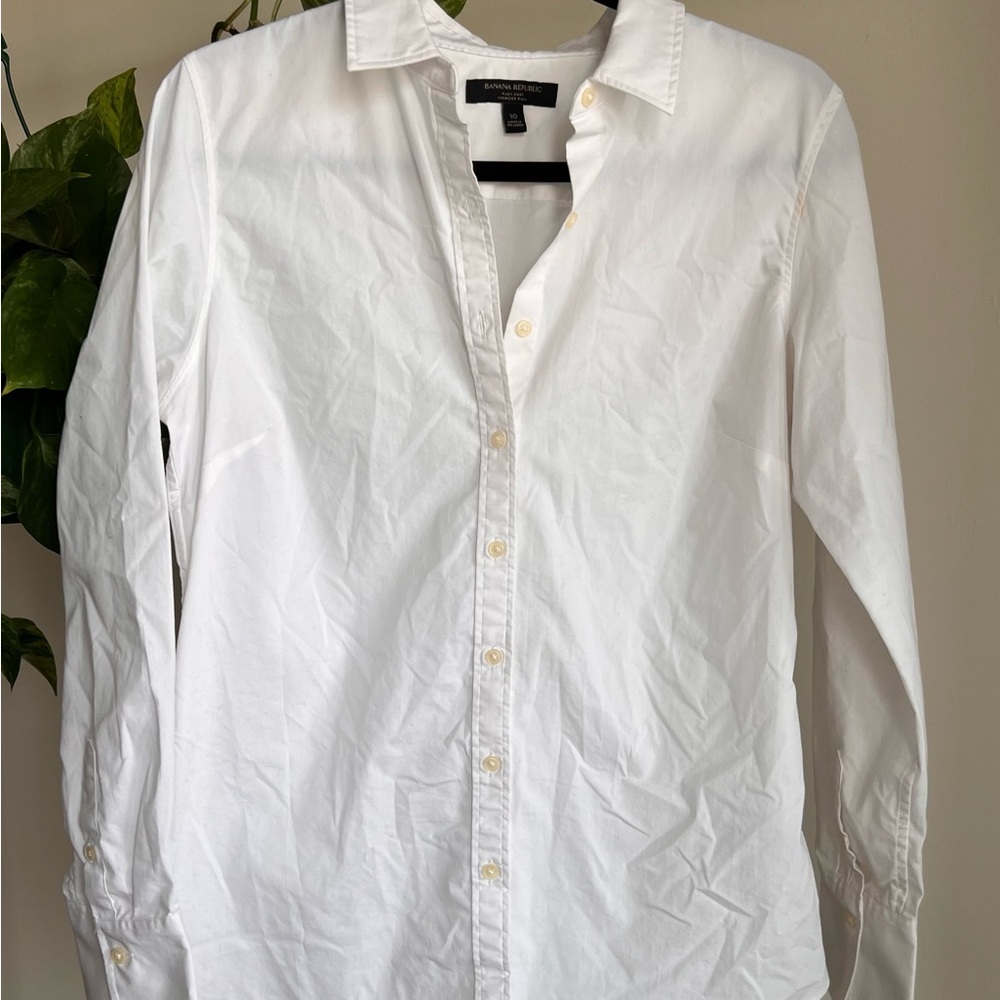 Banana Republic Women's Classic White Button Down Shirt